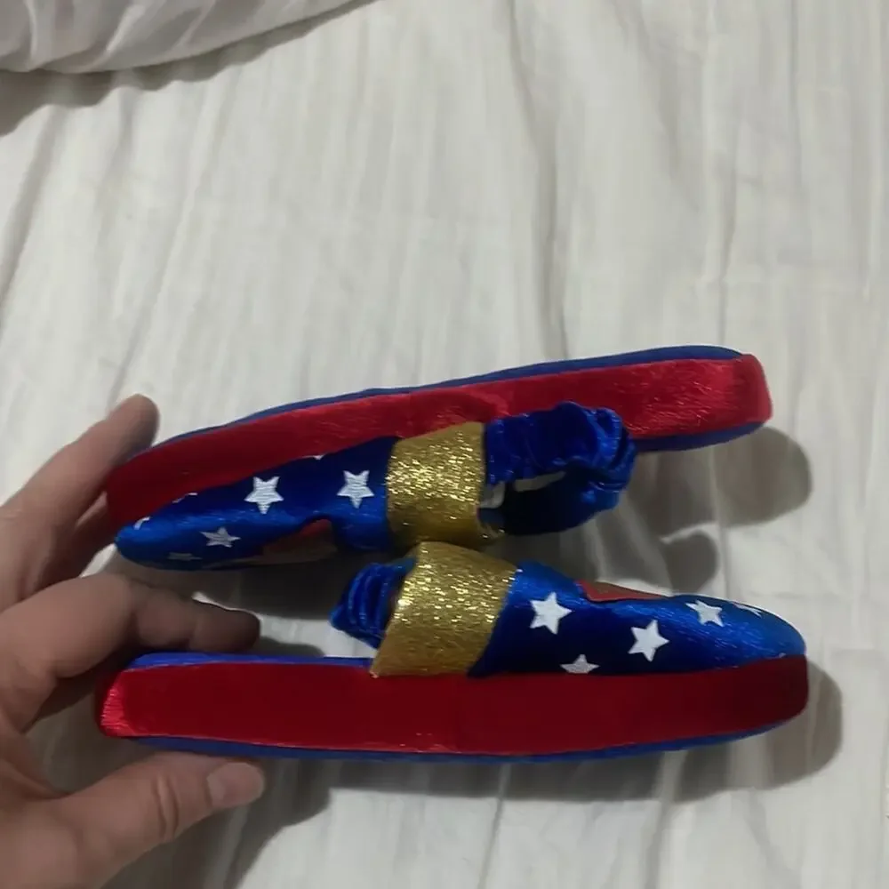 Wonder woman blue red  M 9/10 slip on elastic heels strap slipper nwot
